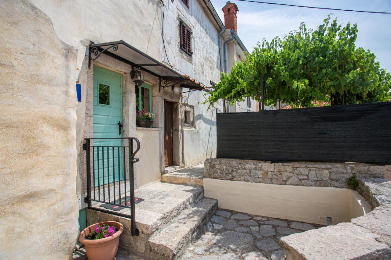 Parona Holiday Home Vrbnik Exterior foto
